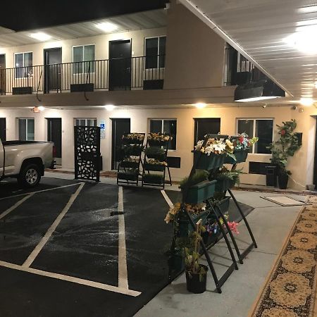 The Carasaljo Motel Lakewood Exterior photo