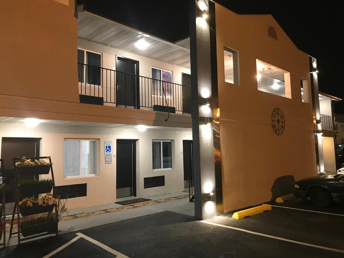 The Carasaljo Motel Lakewood Exterior photo